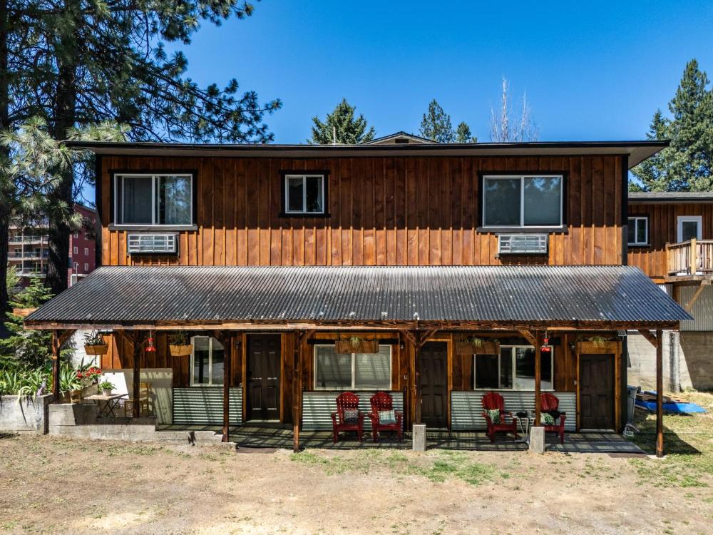 Lake Village Lodge